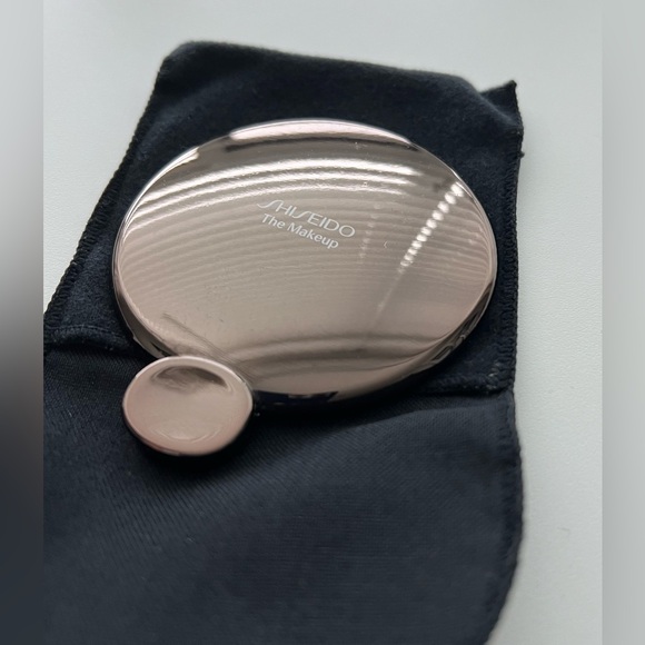 SHISEIDO makeup compact mirror. Total luxury and elegance. Functional daily use. - Picture 5 of 7